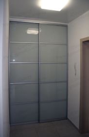 sliding door closet with painted glass